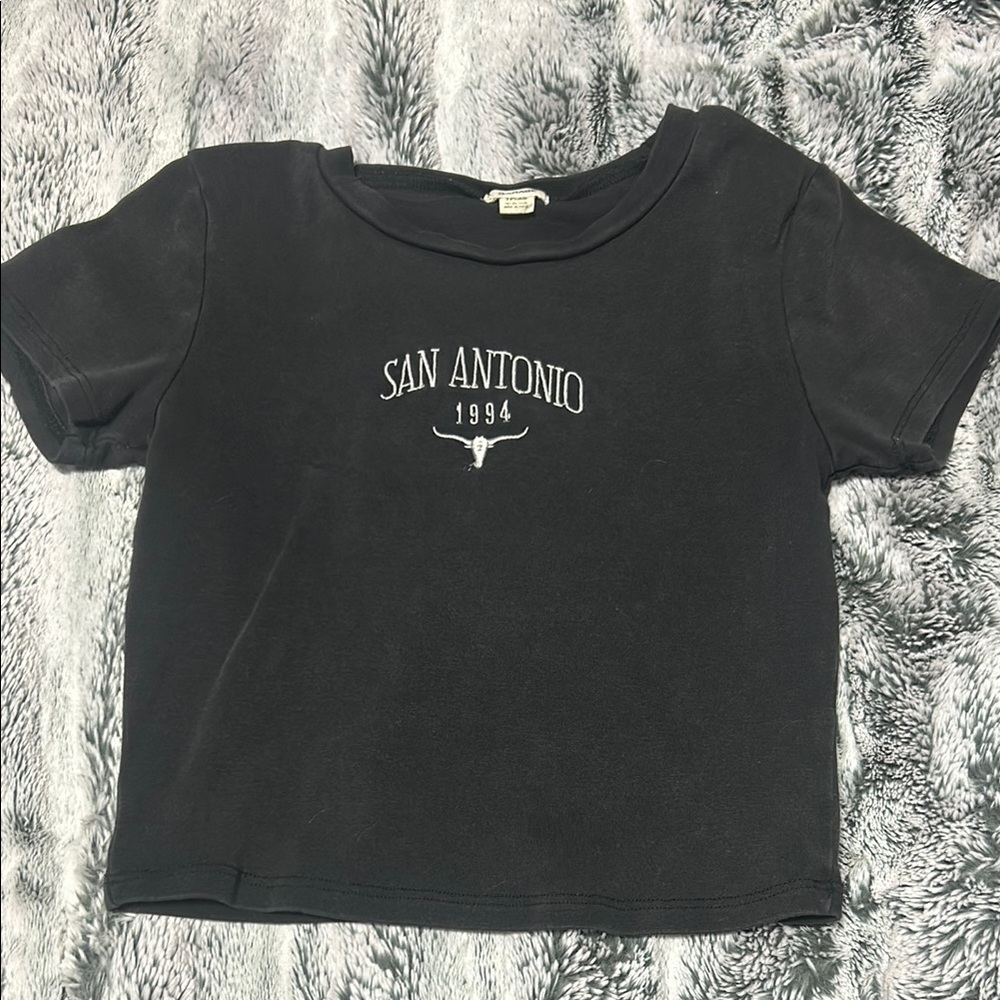 Black San Antonio cropped tee